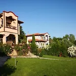 Vila Momino Avren