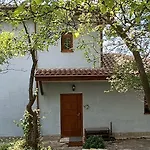 Momino Vila Avren
