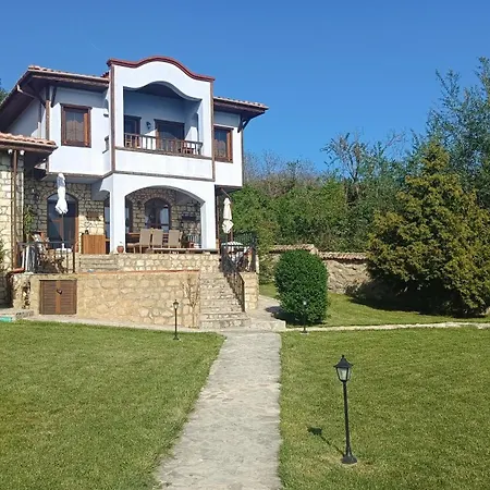 Луксозна вила Momino Avren