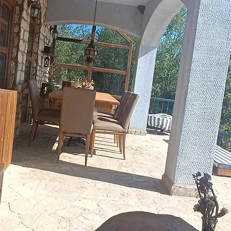 Momino Villa Avren