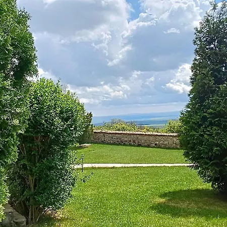 Vilă Momino